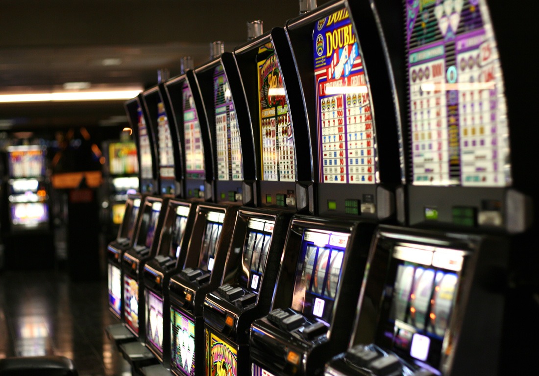 Do slot machines play mind games with gamblers?