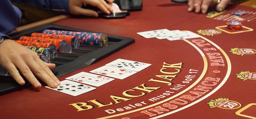 Baccarat or Blackjack – Does Blackjack Have Better Odds?